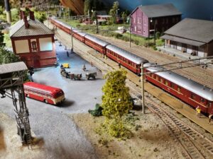 Langt passasjertog på Mjøndalen