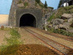 Fargeflikking på fjellet nedenfor Larsens Tapperi