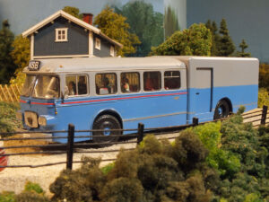 Det ble en tid vurdert å sette inn buss for tog