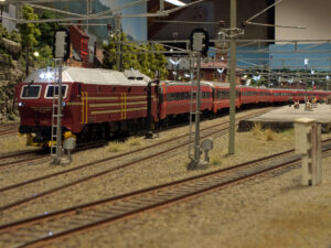 Di4 med B7-vogner på Solberg stasjon