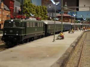 Tysk BR 140 med passasjervogner