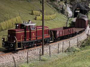 Tysk V 60 kjører kipp i retning Sigdal